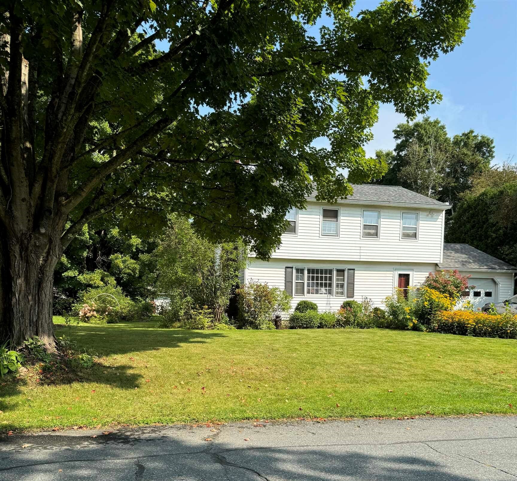 Property Photo:  4 Woodmore Drive  NH 03755 