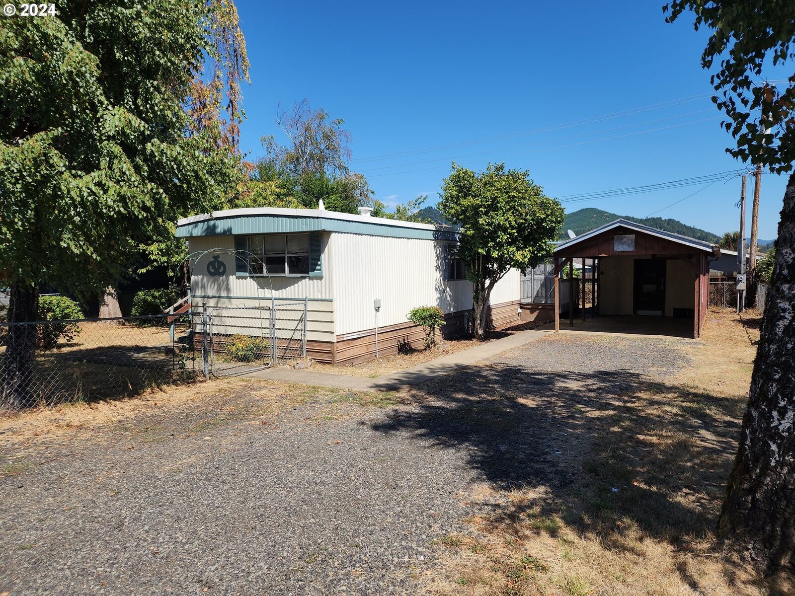 Property Photo: 444 Spruce St OR 97499