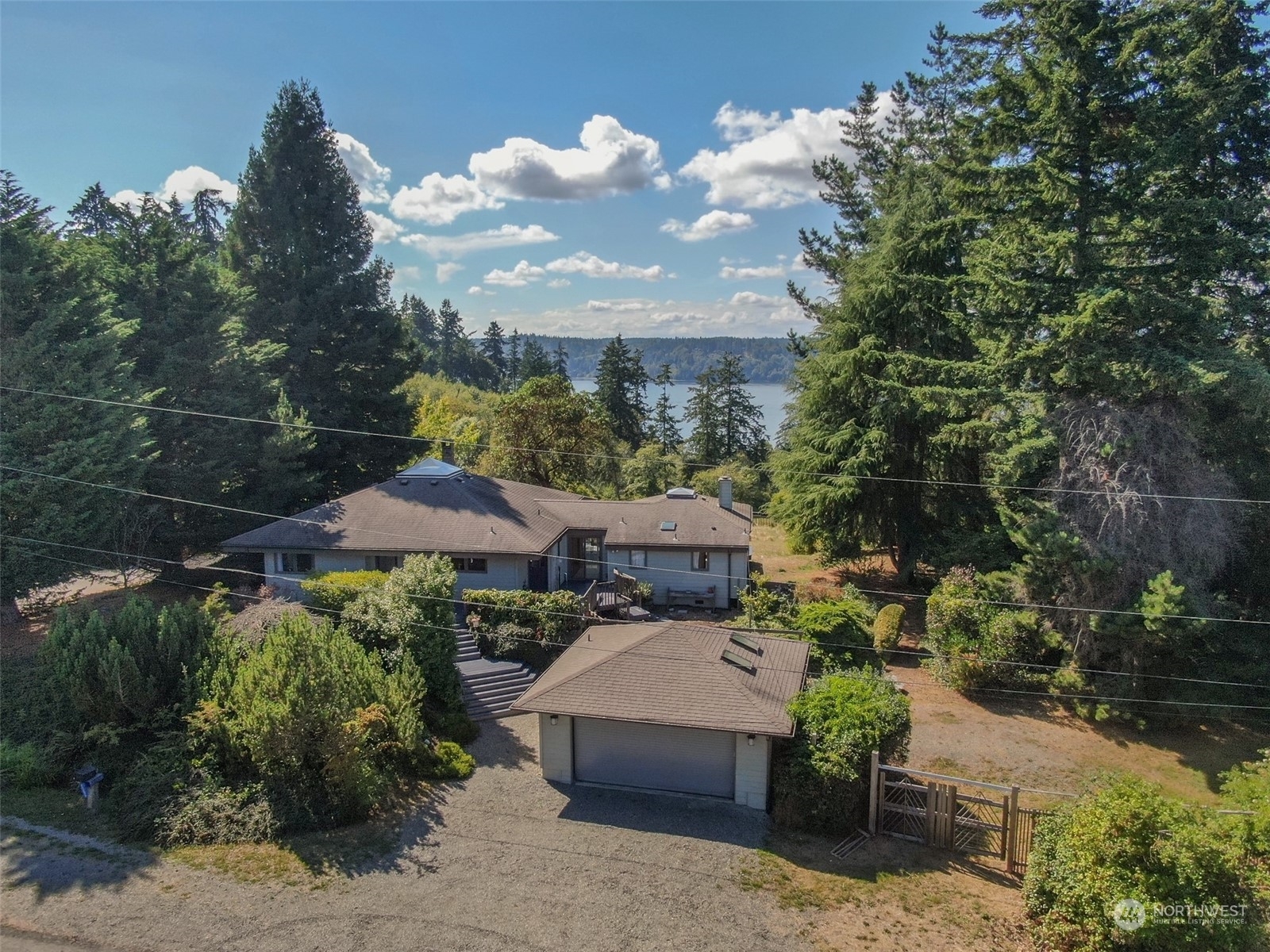 Property Photo:  11235 107 Avenue SW  WA 98070 