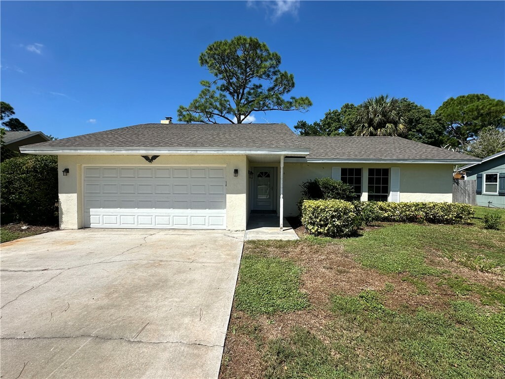 Property Photo:  256 Poinciana Street  FL 32958 