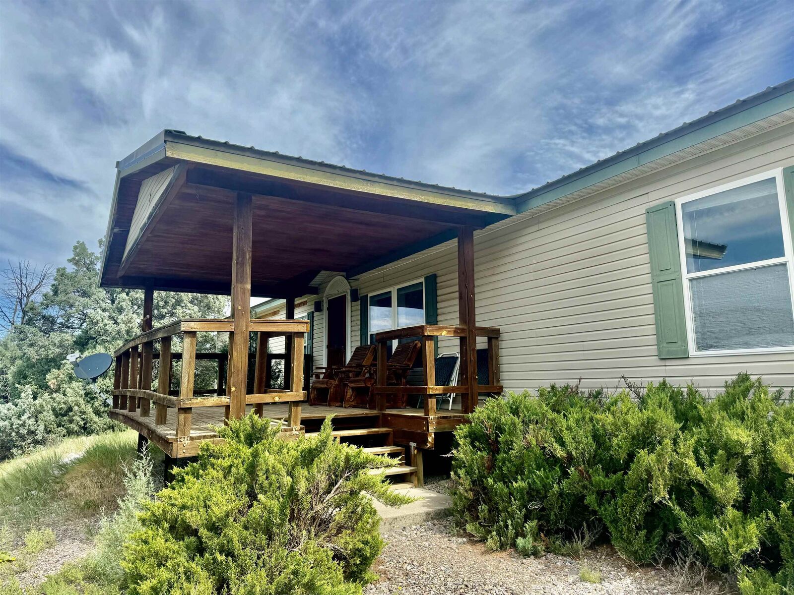 Property Photo: 6 Oak Brush Ln NM 87575