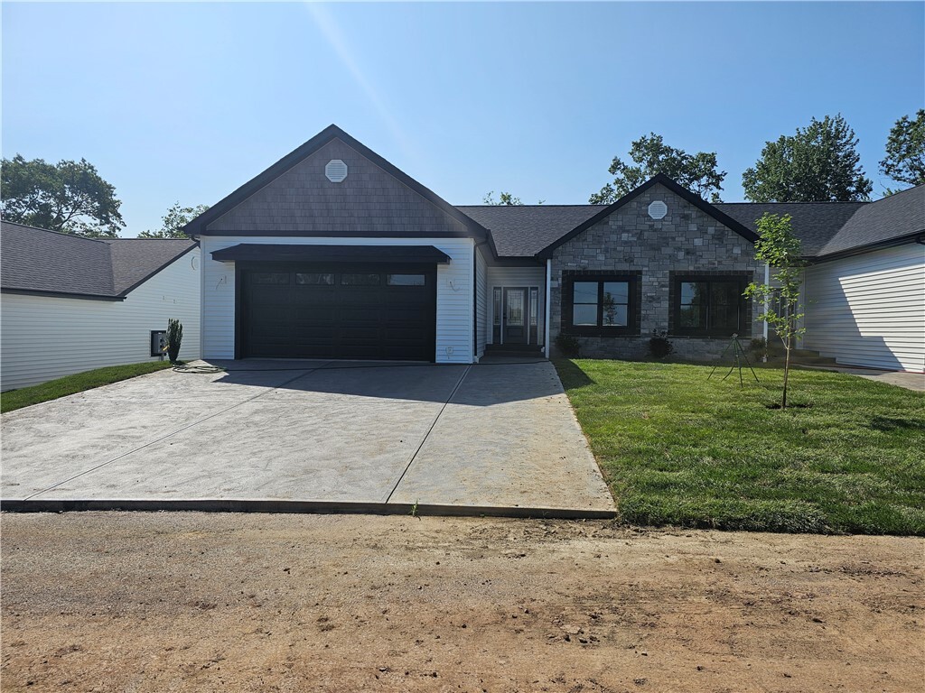Property Photo:  814 S 10th St  PA 15697 