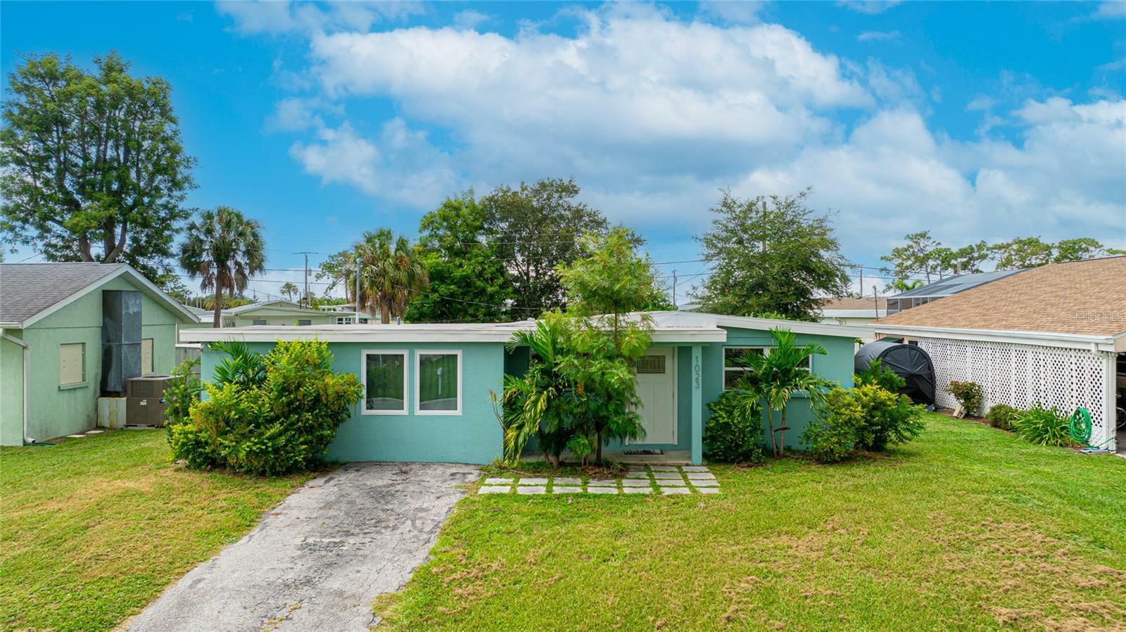 Property Photo:  1023 Roberta Street  FL 34285 