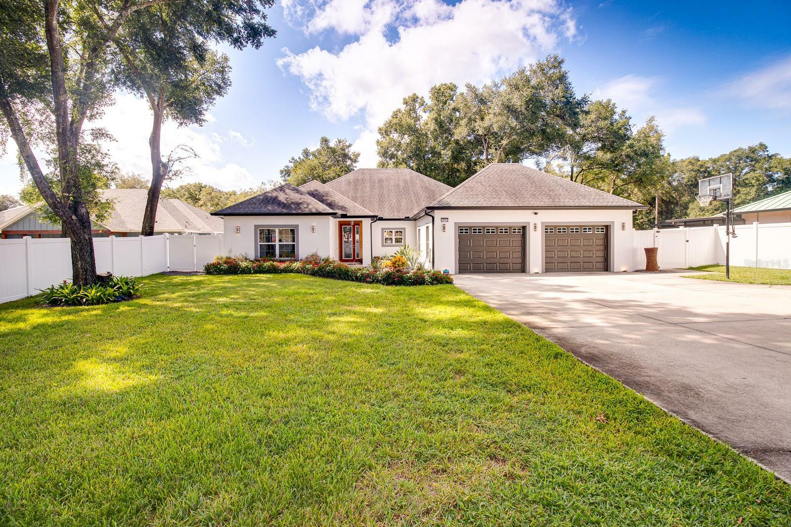 Property Photo:  25712 Timuquana Dr  FL 32776 