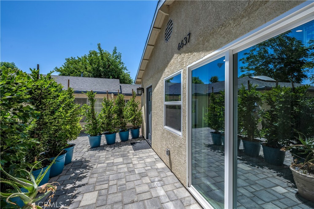 Property Photo:  6637 Radford Avenue  CA 91606 