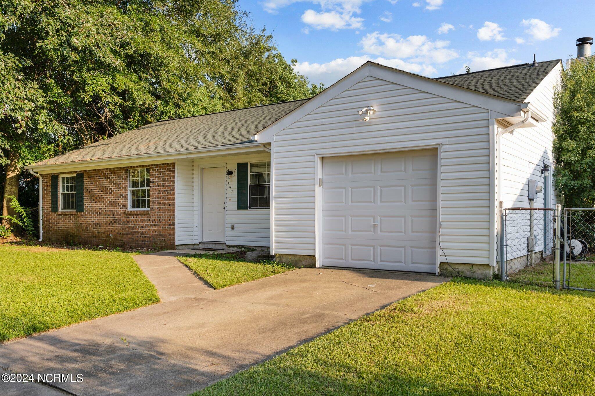 Property Photo:  107 Loblolly Court  NC 28540 