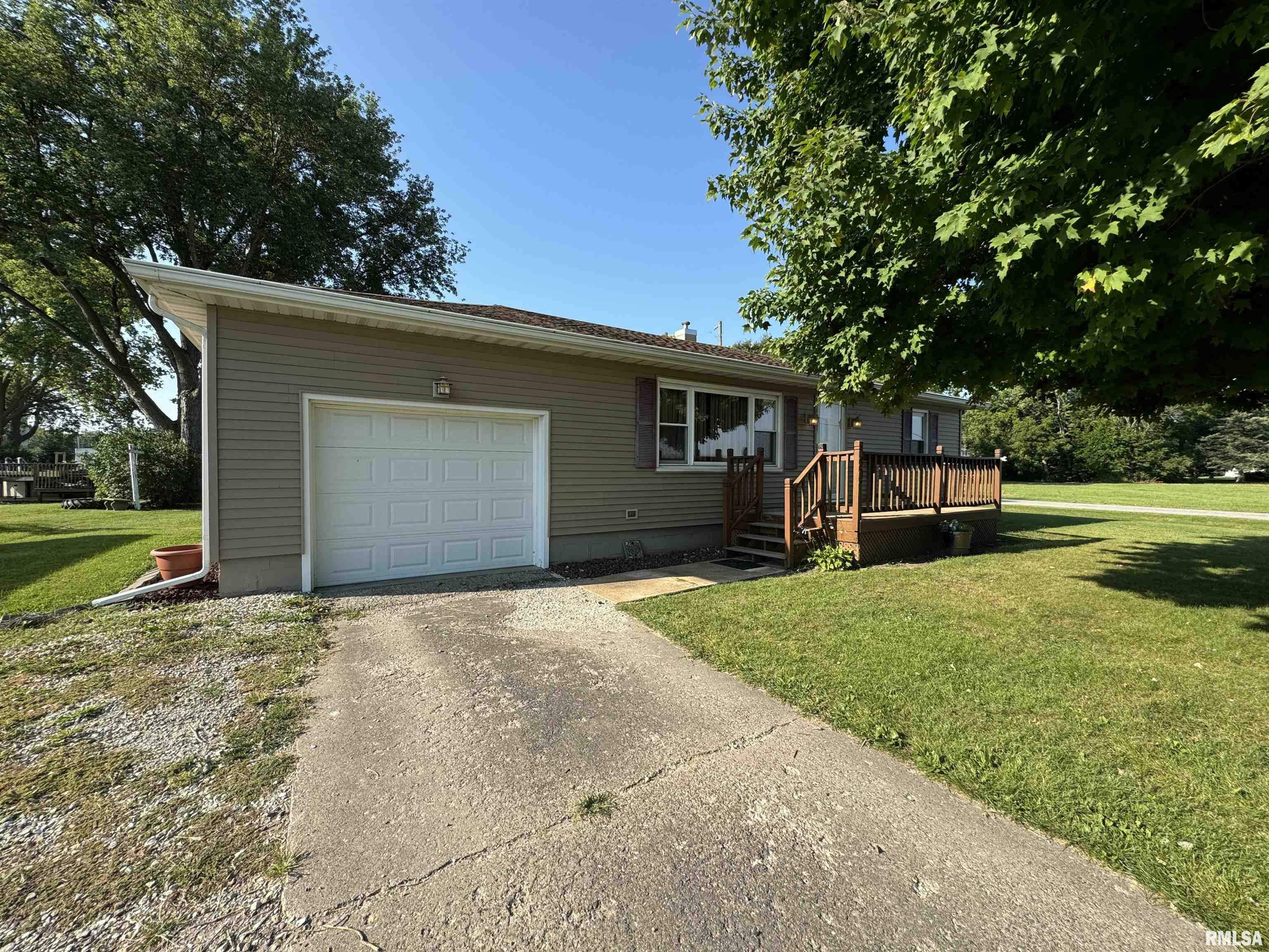 Property Photo: 307 W Wood Street IL 61415