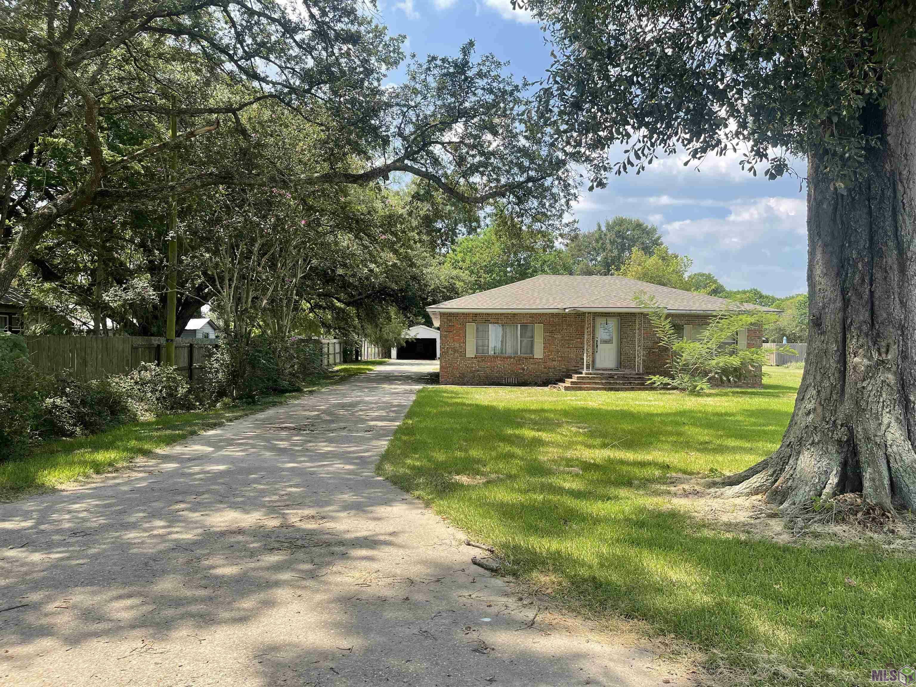 Property Photo: 601 N Labauve Ave LA 70719