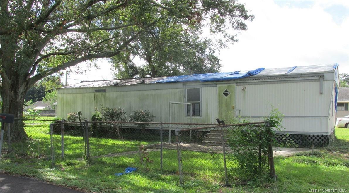 Property Photo: 206 Avenue B Street LA 70663