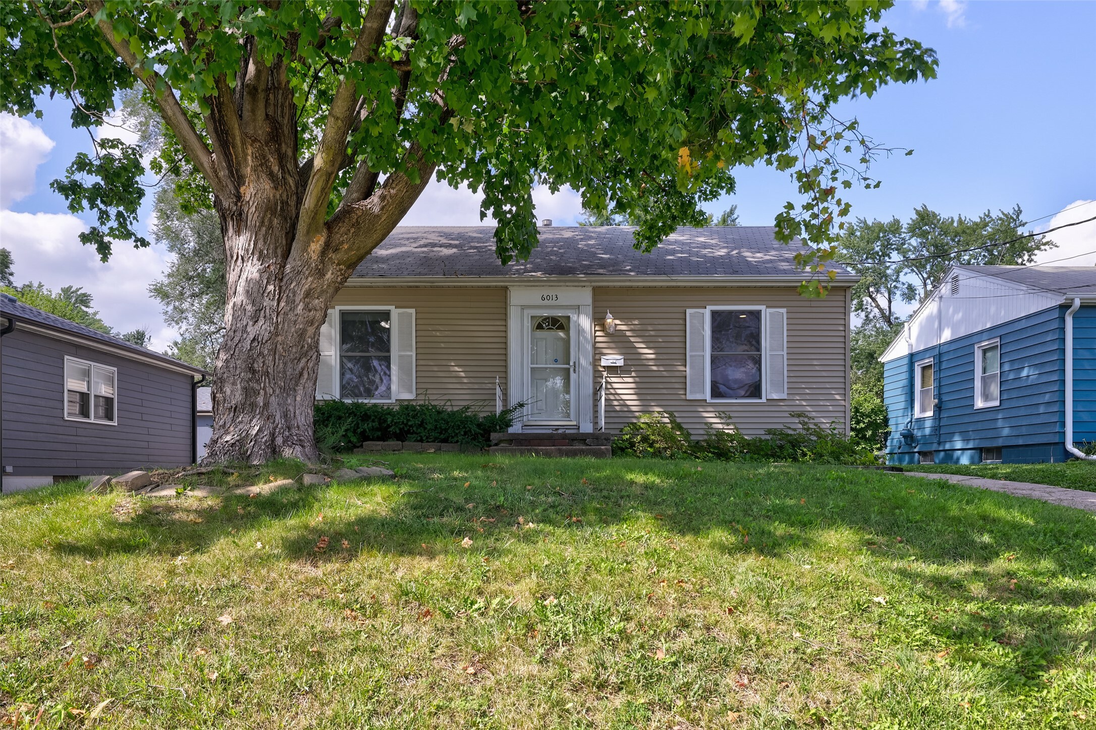 Property Photo:  6013 Crown Lane  IA 50311 