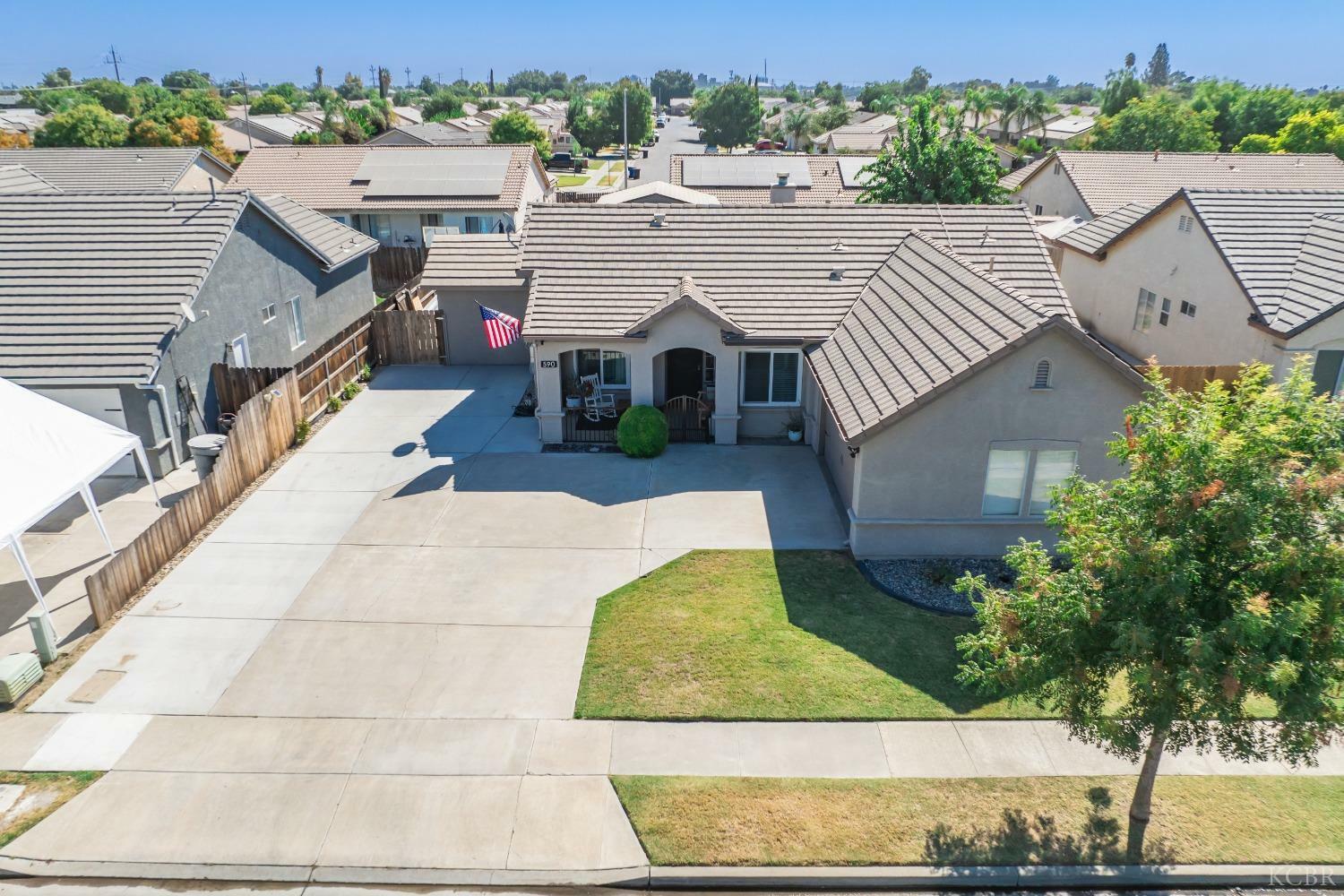 Property Photo:  590 Hearth Way  CA 93245 