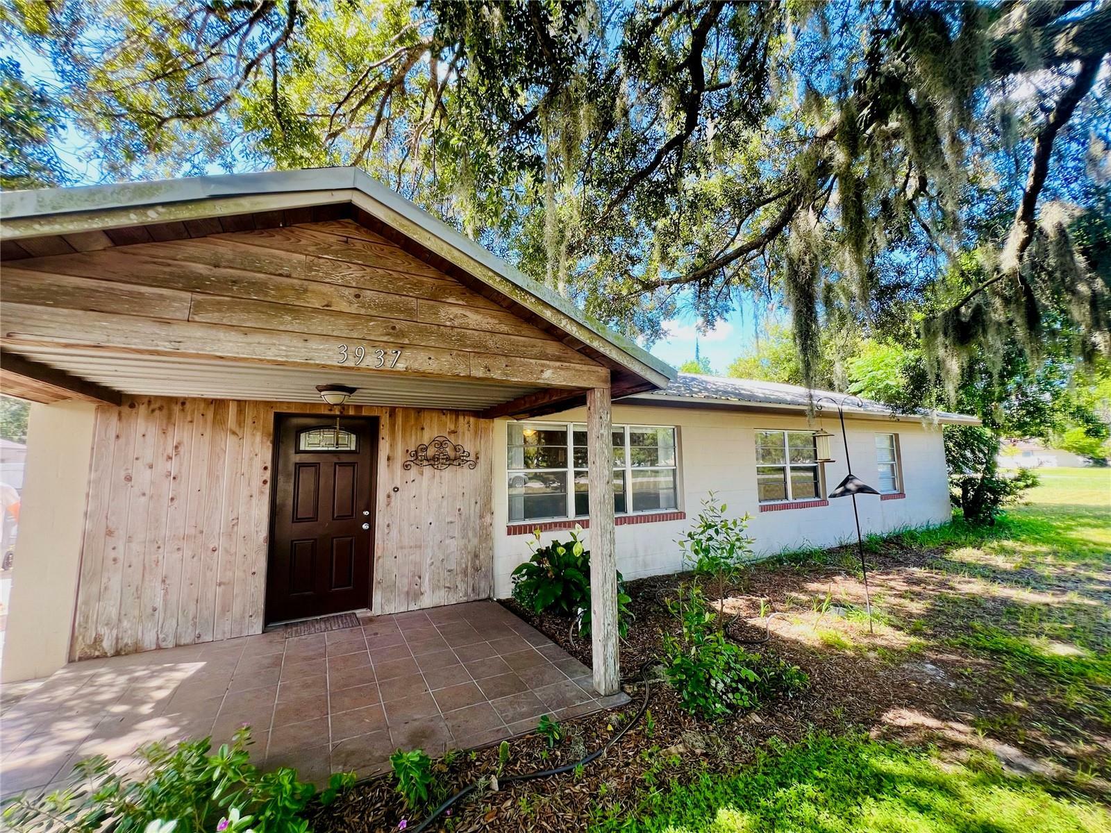 Property Photo:  3937 Pine Hill Court  FL 33859 