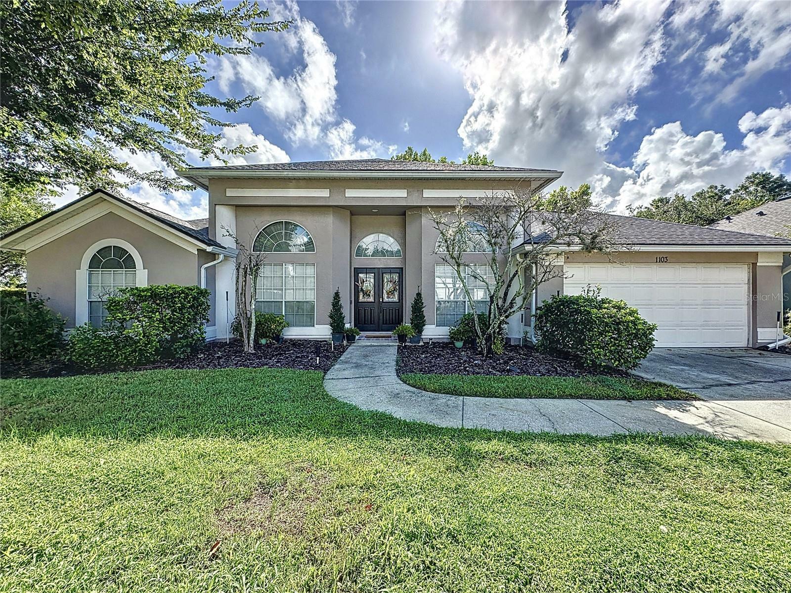 Property Photo:  1103 Lake Legro Court  FL 32835 