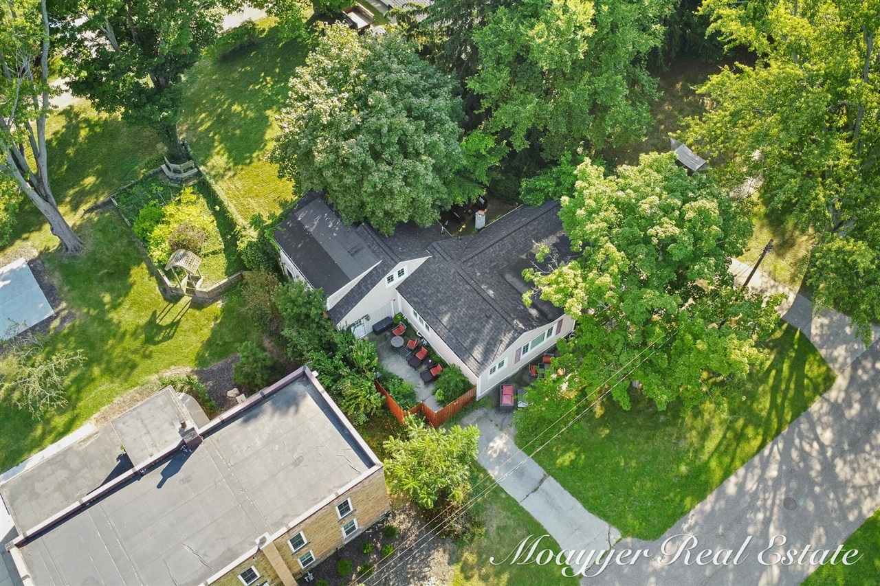 Property Photo:  15 E Wall Street  MI 49406 