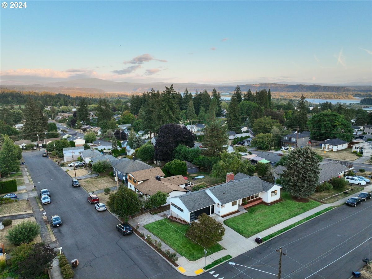 Property Photo:  1834 NW Benton St  WA 98607 