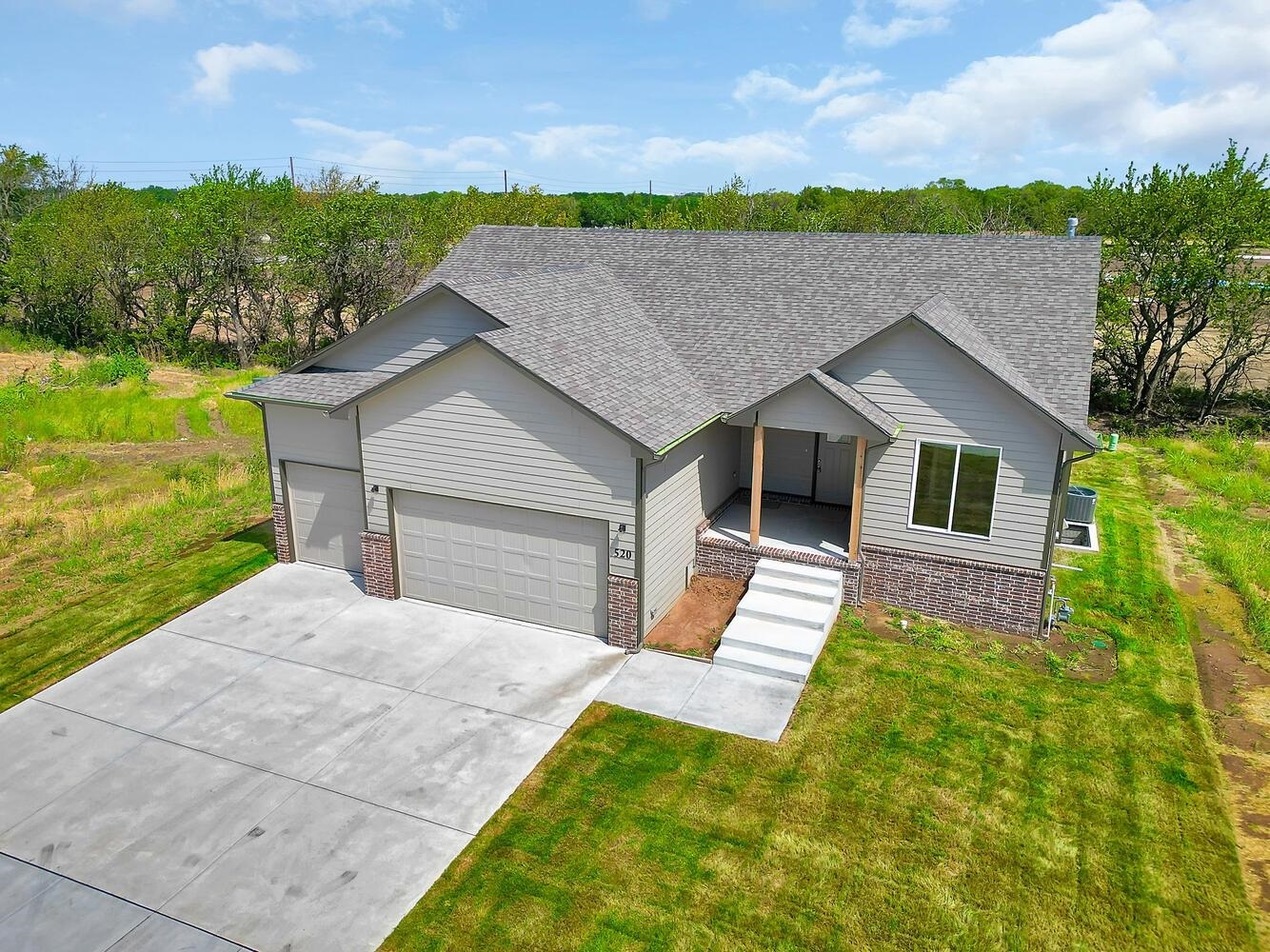 Property Photo:  520 E Sprucewood St  KS 67147-7321 