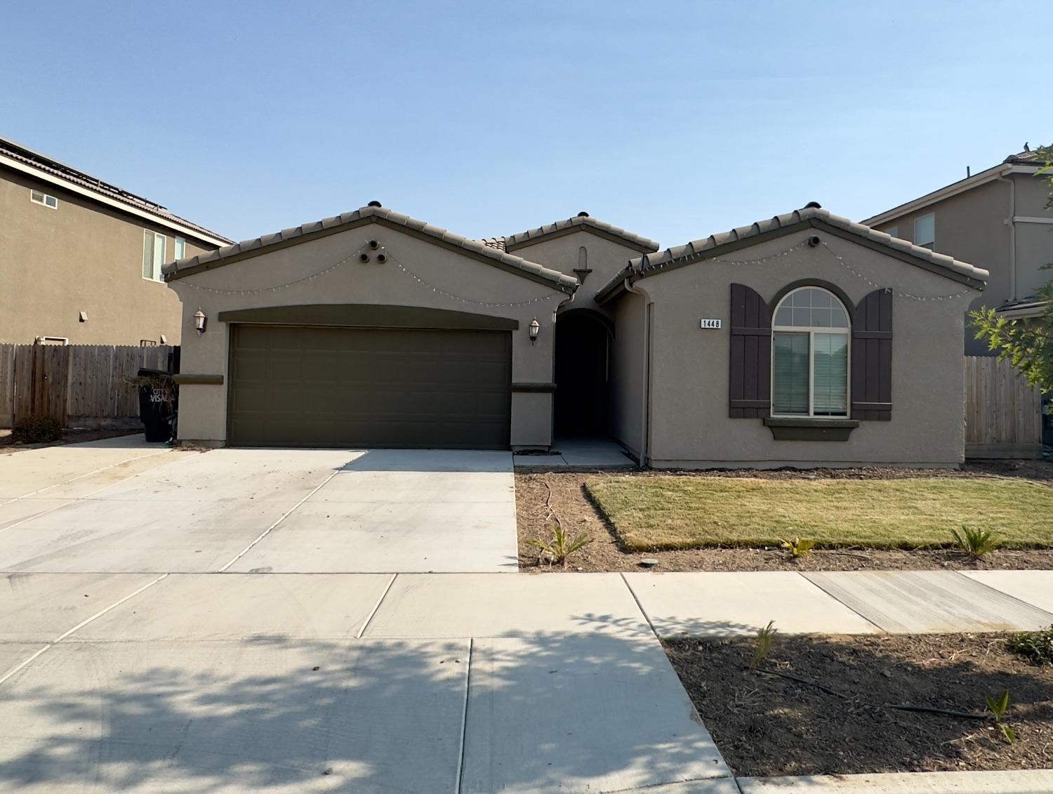 Property Photo: 1448 W Sedona Ave CA 93291