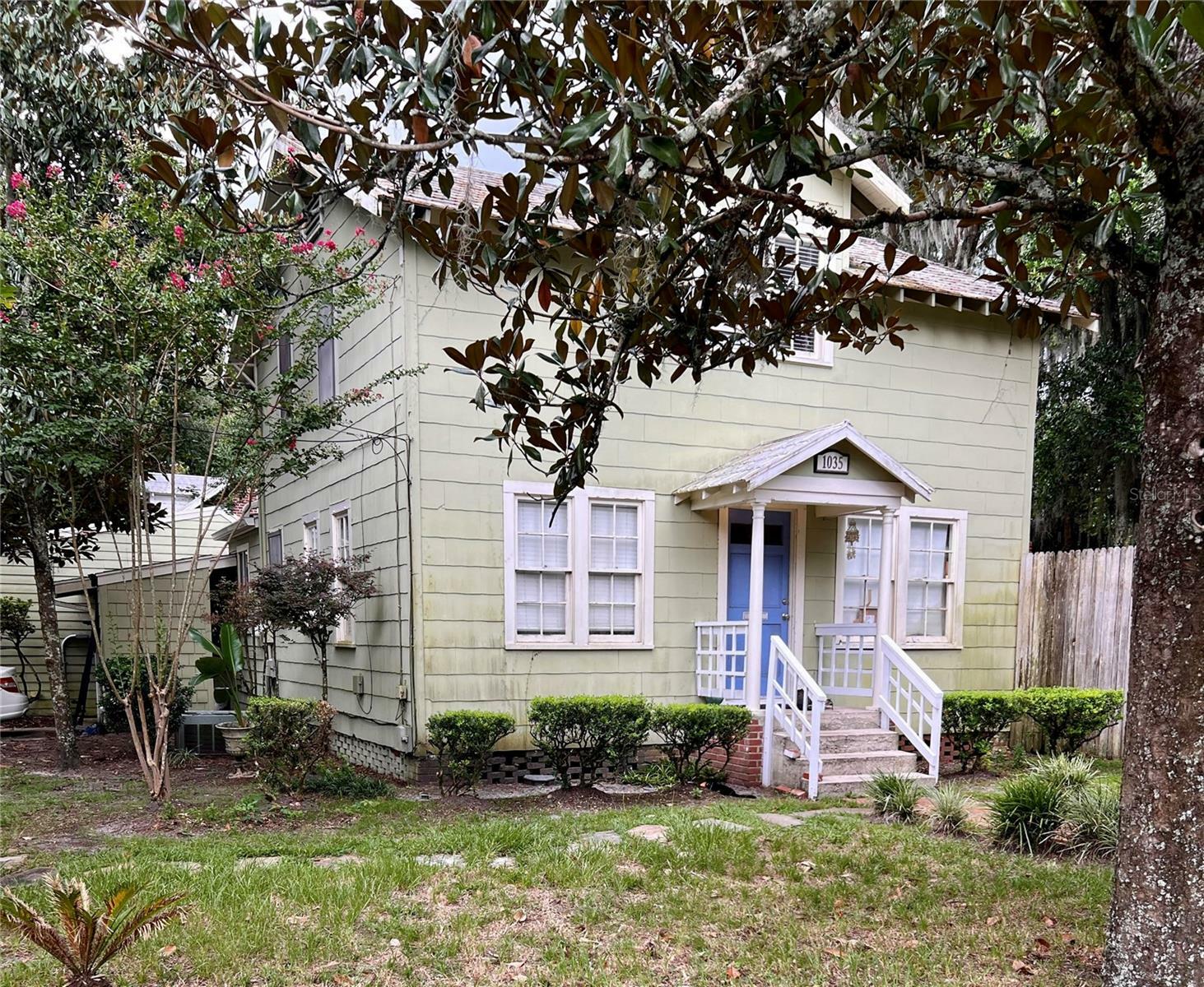 Property Photo:  1035 NE 3rd Avenue  FL 32601 