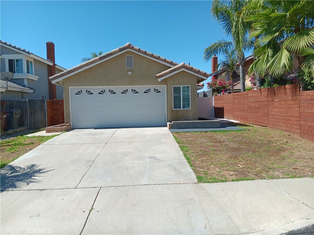 Property Photo:  23757 Mark Twain  CA 92557 