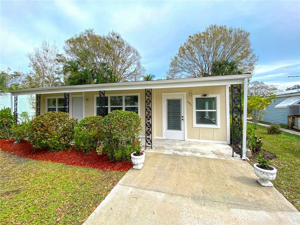 Property Photo:  1550 5th Avenue  FL 32960 