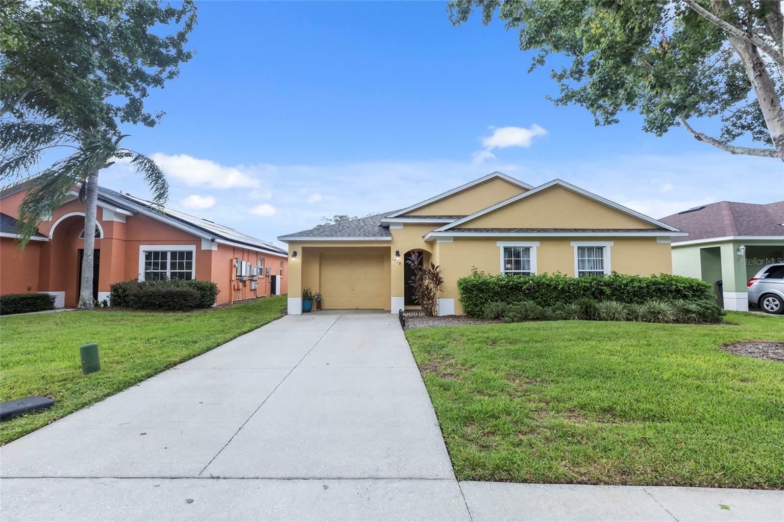 Property Photo:  1438 Silver Cove Drive  FL 34714 