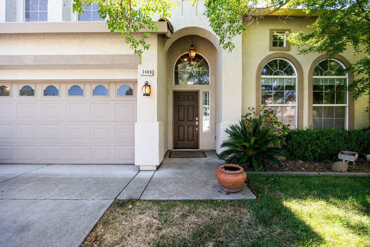 Property Photo:  2408 Snowy Egret Court  CA 95757 