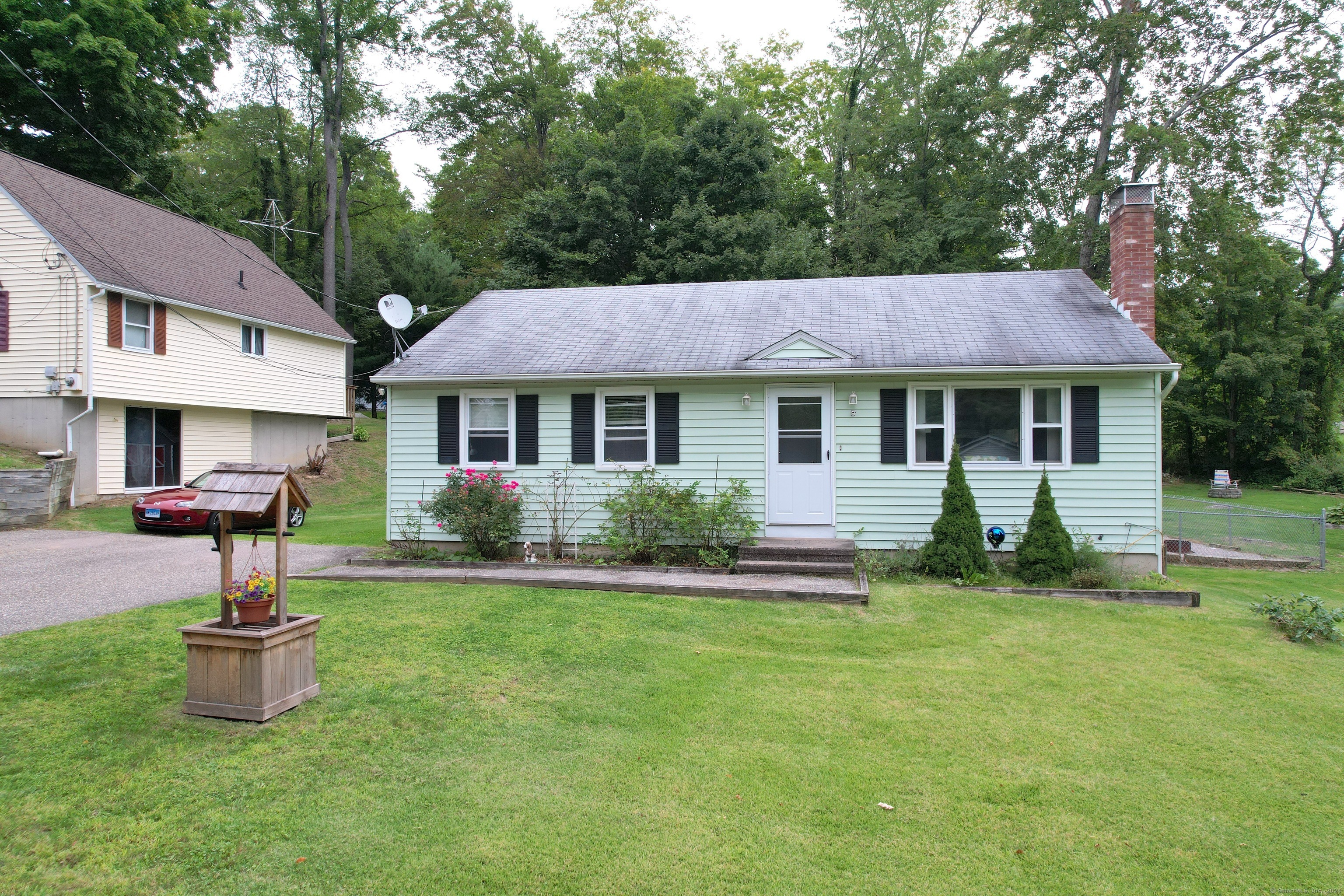 Property Photo:  315 East Wakefield Boulevard  CT 06098 