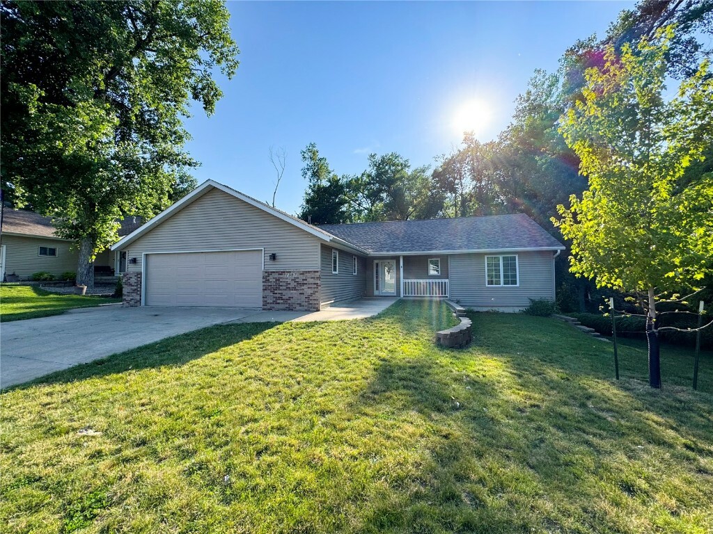 Property Photo:  1307 34th Street SE  IA 52403 