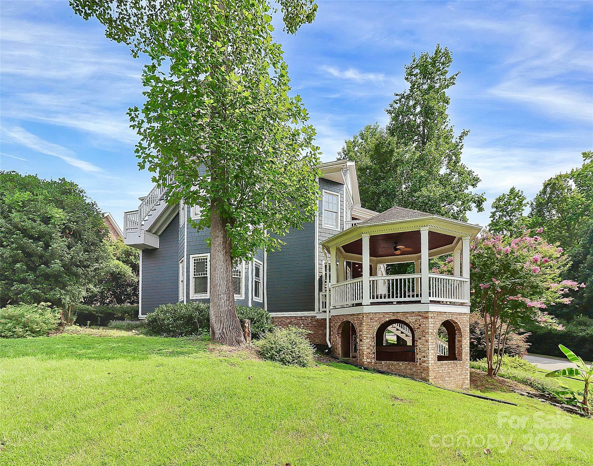 Property Photo:  1802 Mountain Park Drive  NC 28214 