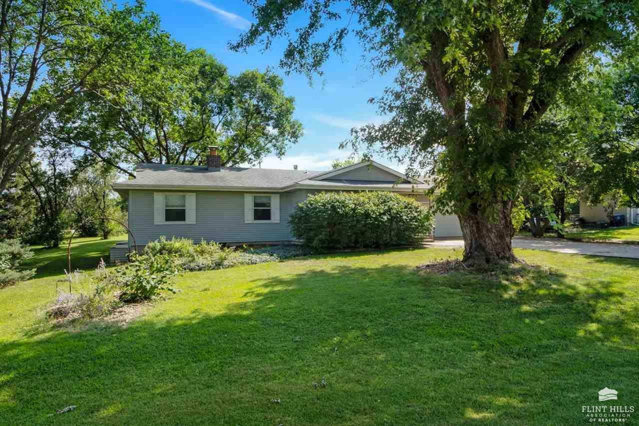 Property Photo:  1709 Hollow Tree Lane  KS 66502 