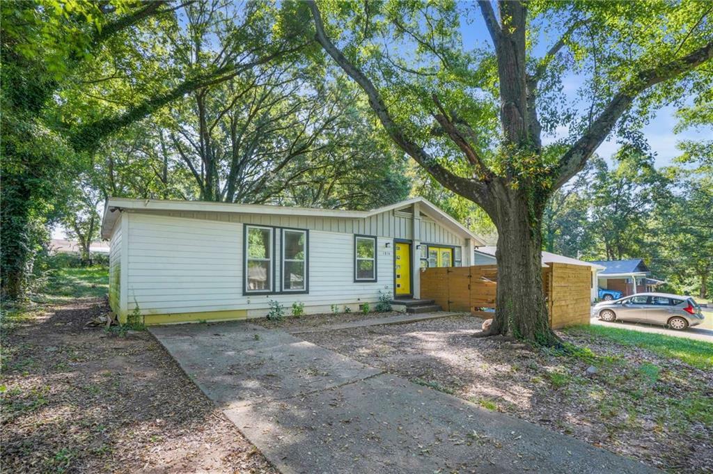 Property Photo:  1816 Evans Drive  GA 30310 