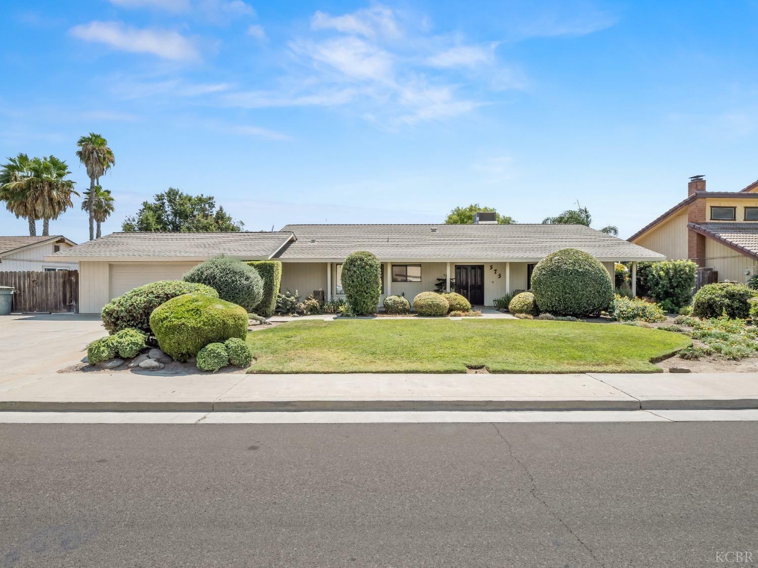 Property Photo: 575 E Burlwood Lane CA 93245