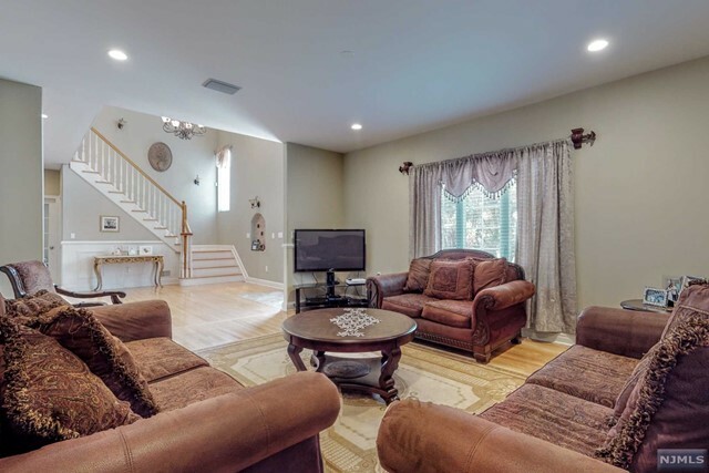 Property Photo:  266 South Central Avenue  NJ 07446 