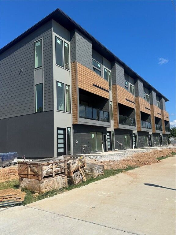 Property Photo:  202 NW 9th Street  AR 72712 