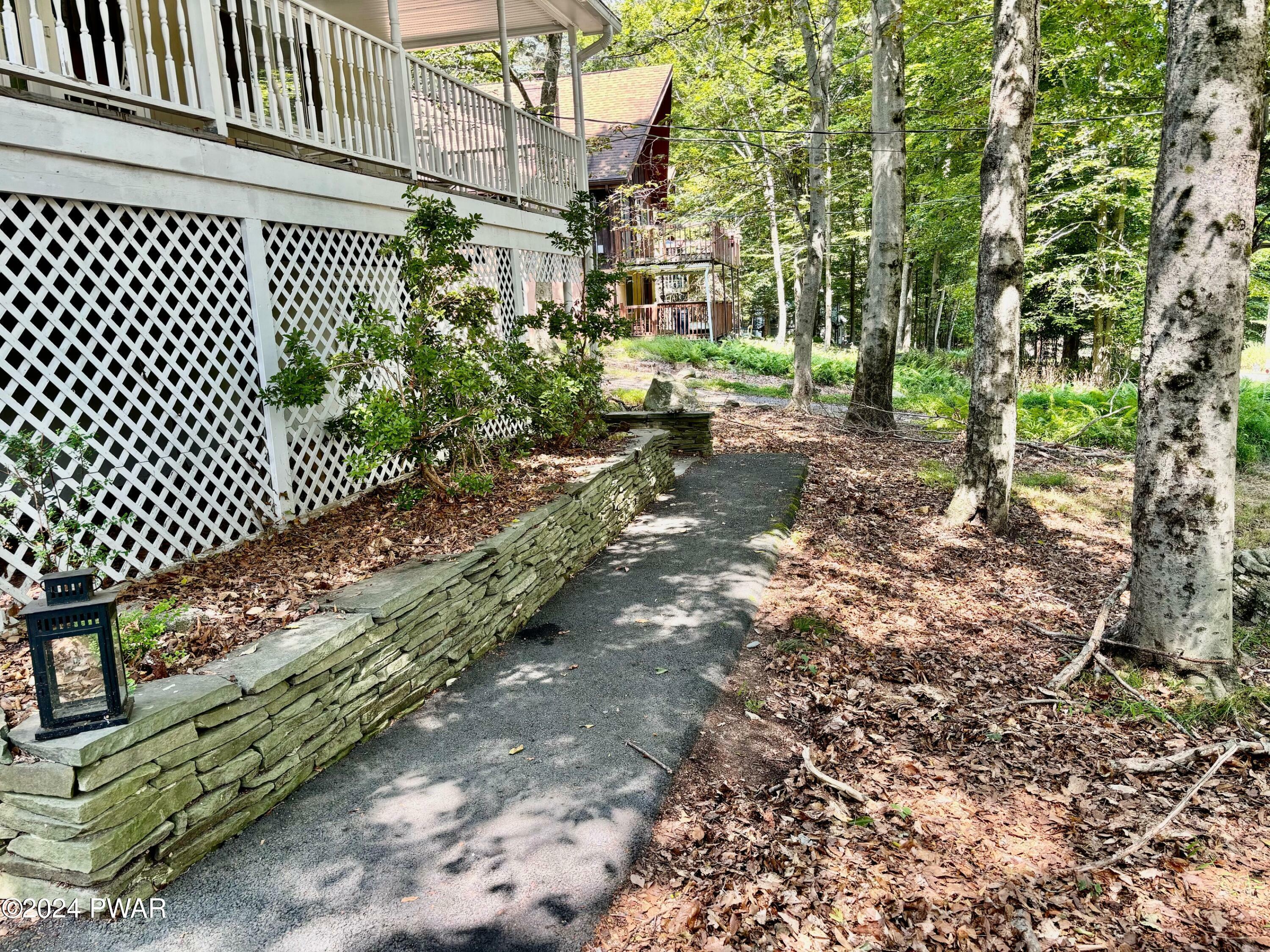 Property Photo:  1011 Fawnhill Court  PA 18436 