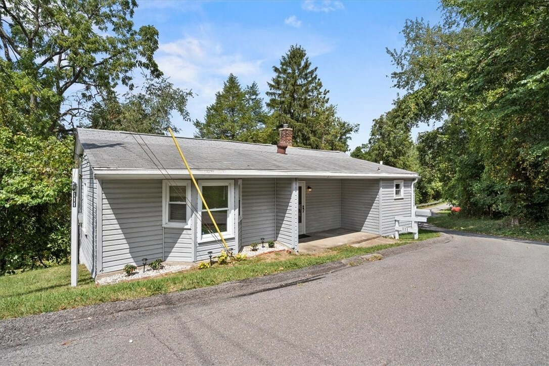 Property Photo:  111 Kidder Ln  PA 15317 