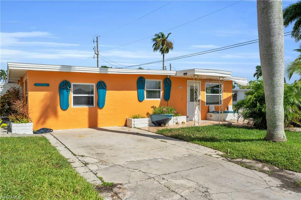 Property Photo: 2566 2nd St FL 33993