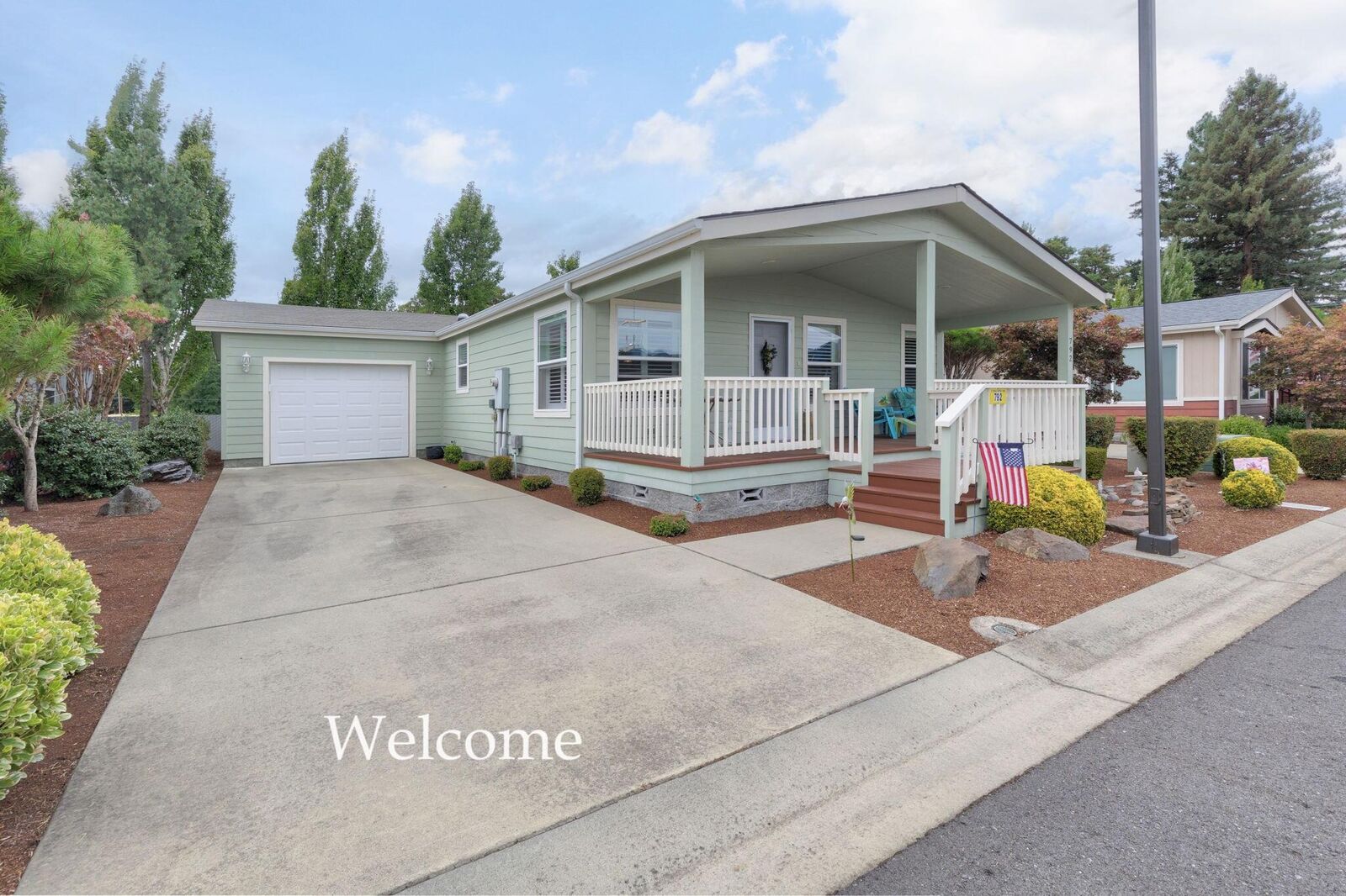 Property Photo: 792 Kings Way OR 97526