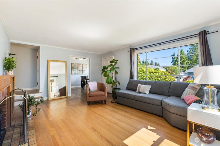 Property Photo: 11039 Dayton Avenue N WA 98133