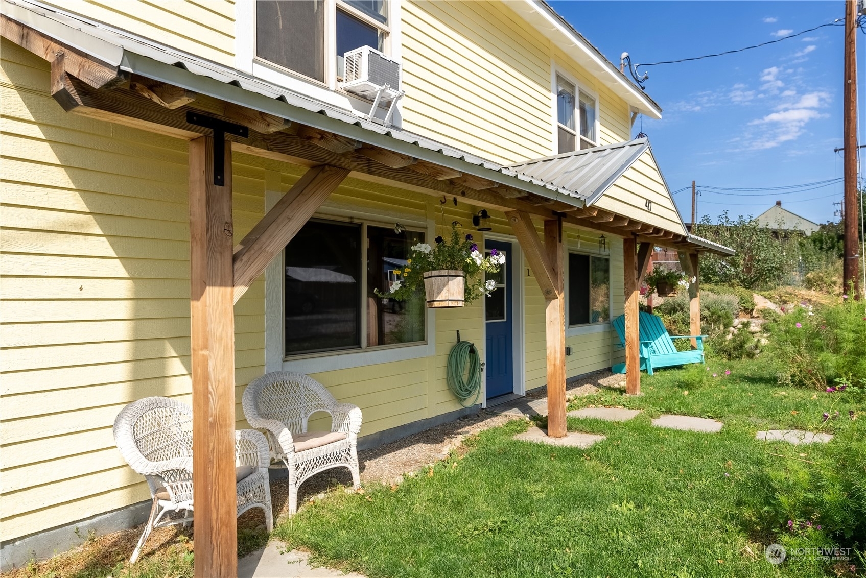 Property Photo:  417 Methow Street S  WA 98856 