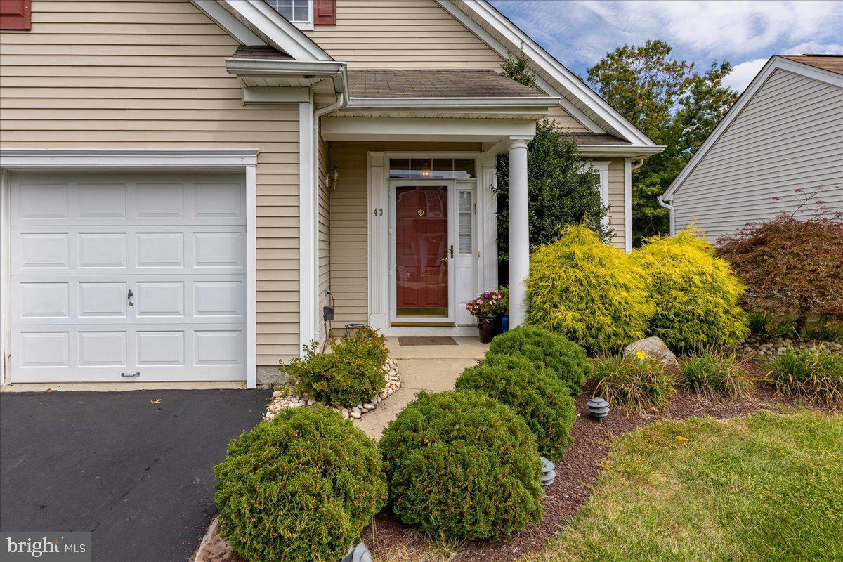 Property Photo:  43 Globeflower La  NJ 08550 