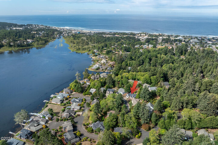 Property Photo: 1255 NE Lakewood OR 97367