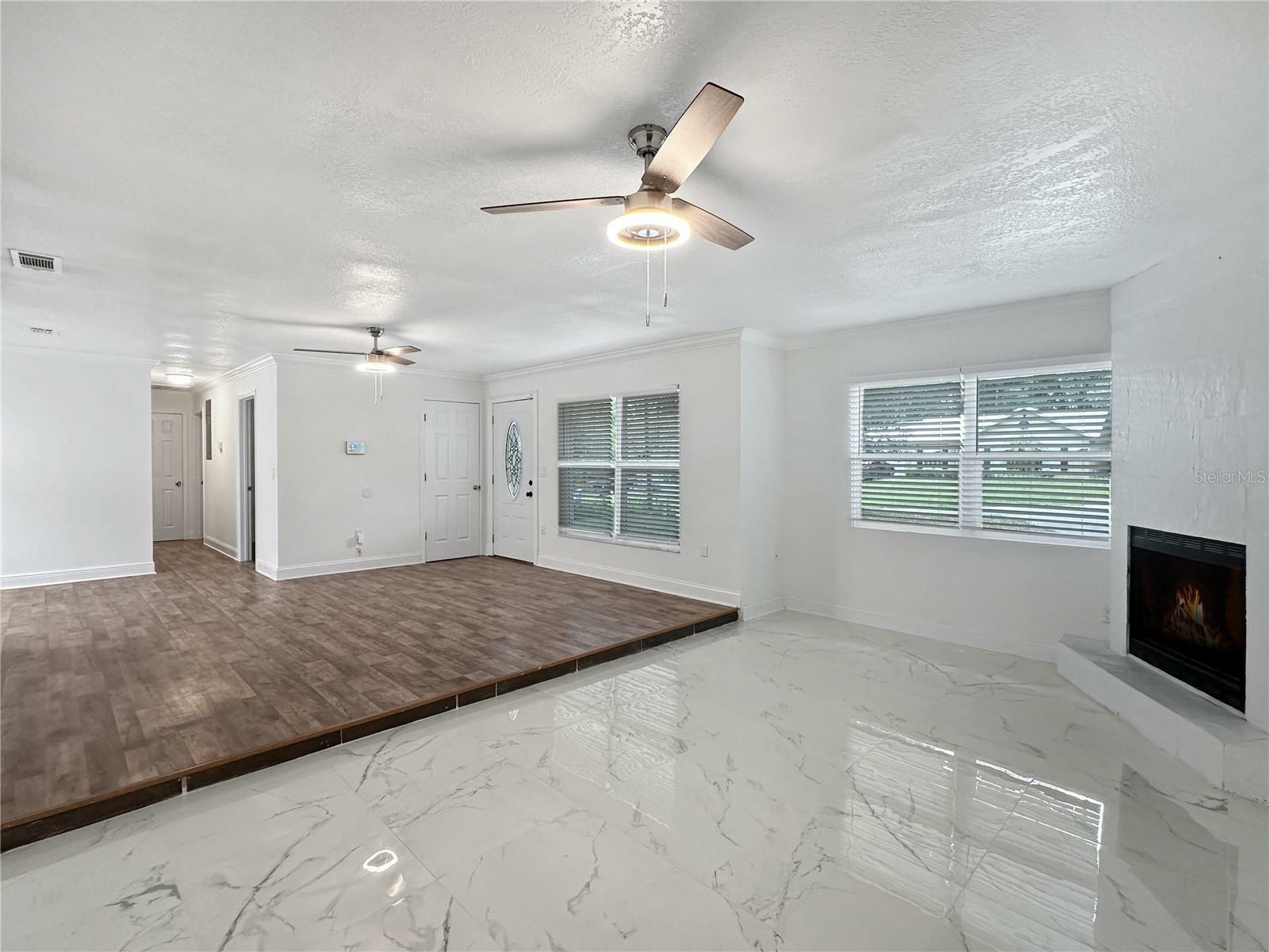 Property Photo:  915 Kentucky Boulevard  FL 32726 