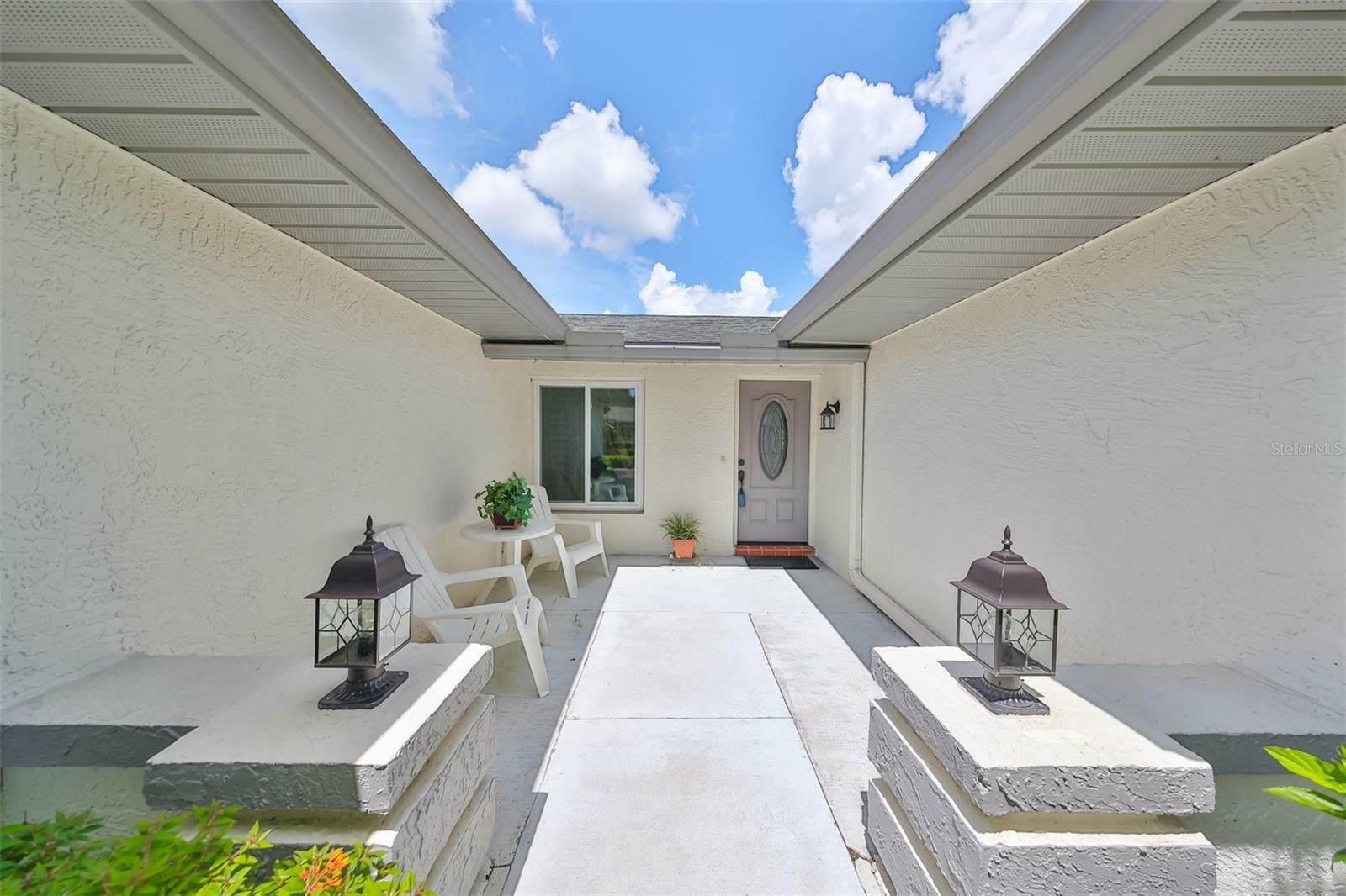 Property Photo:  2306 Lancaster Drive  FL 33573 