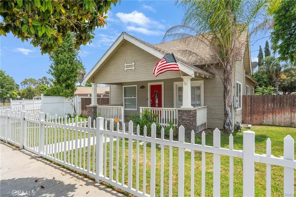 Property Photo:  5800 Arlington Avenue  CA 92504 