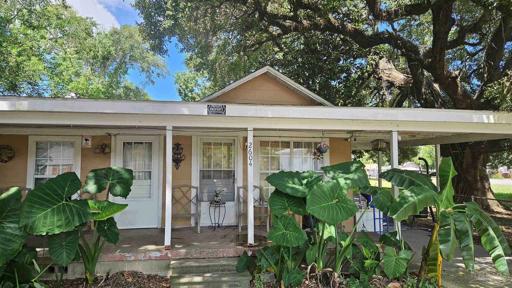 Property Photo:  2604 W Blount St  FL 32505 