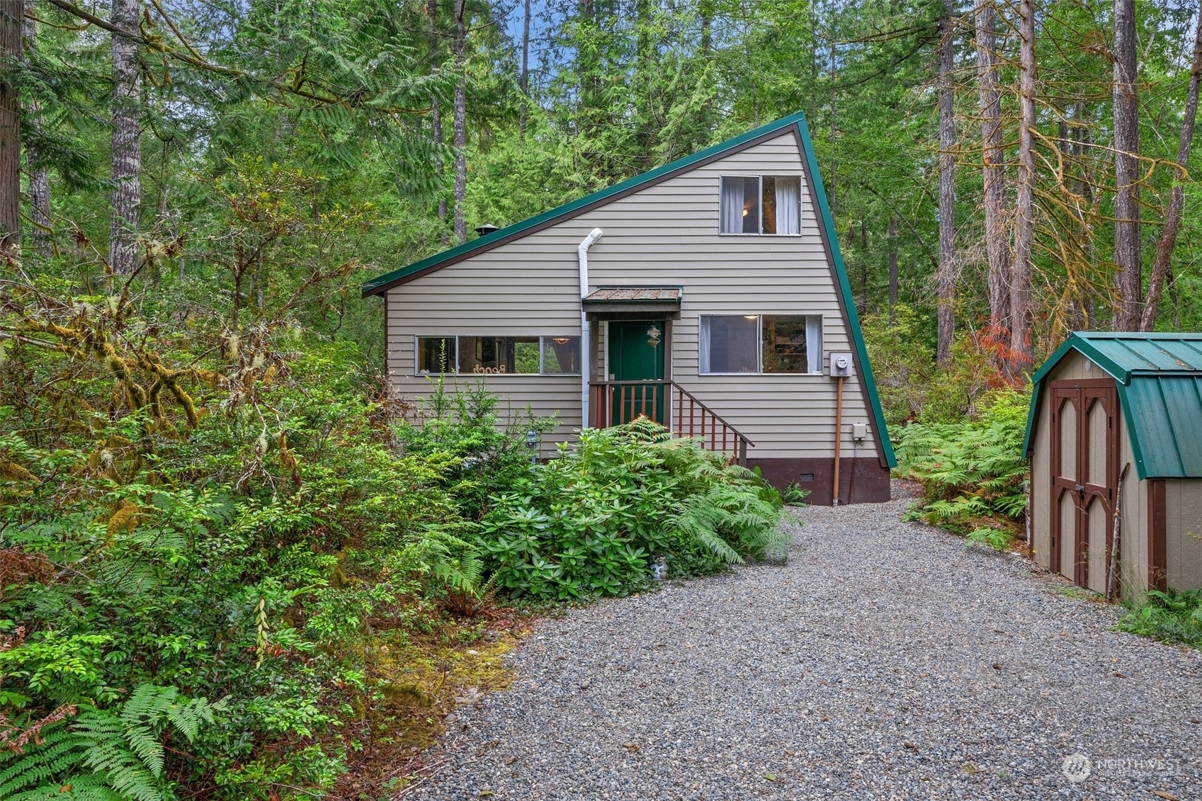 Property Photo:  608 E Barbary Road  WA 98584 