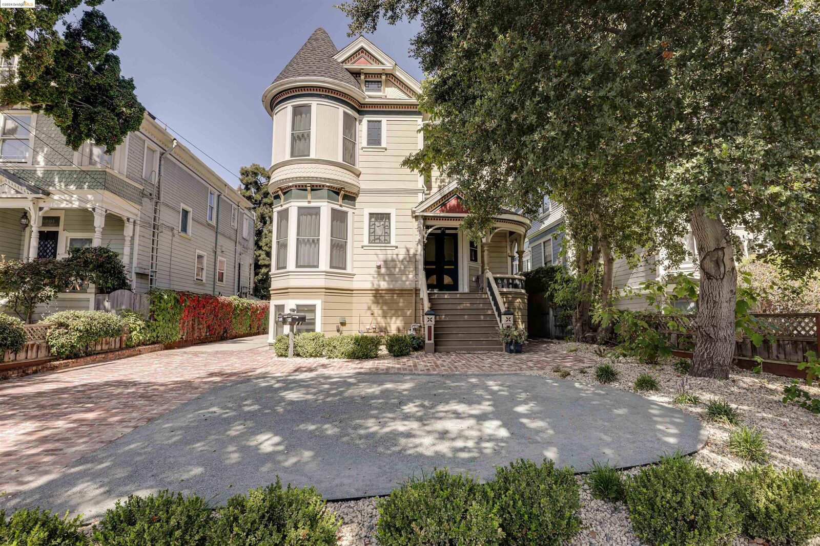 Property Photo:  1207 Union St  CA 94501 