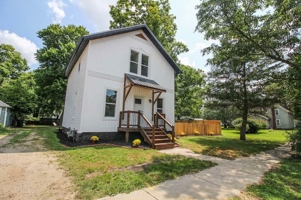 Property Photo:  713 Oak Street  MI 49093 