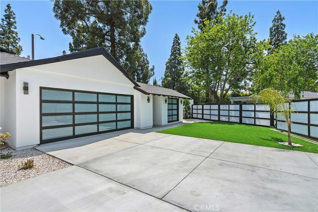 Property Photo:  10306 Beckford Avenue  CA 91326 